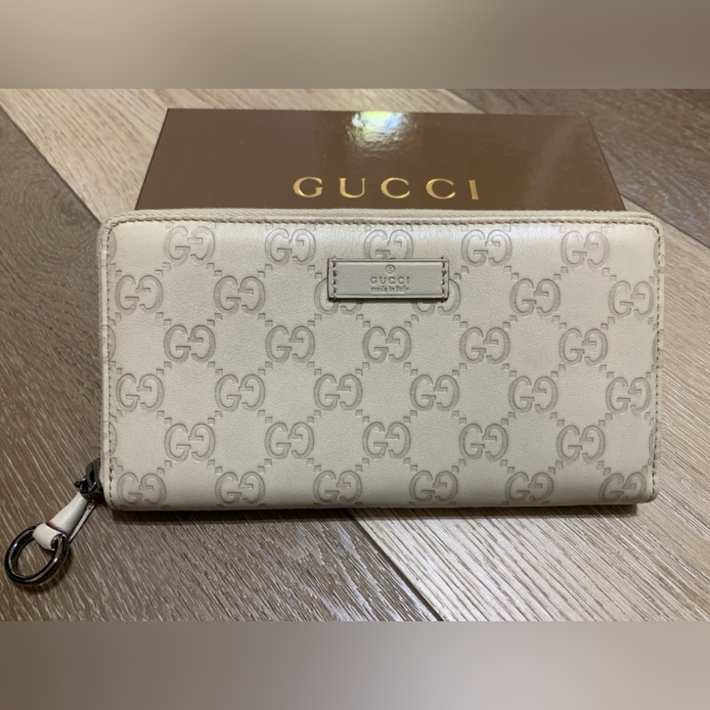 Gucci Guccissima wallet *EUC* / off white leather wallet